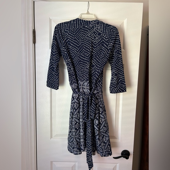 Diane Von Furstenberg Wrap Dress - Size 6 - Picture 2 of 6